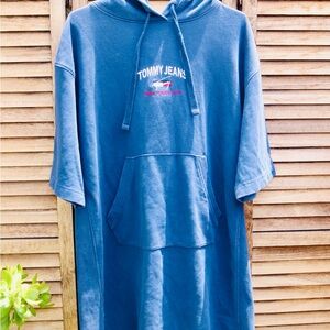 Vintage Tommy Hilfiger Navy Hoodie with Red Accents